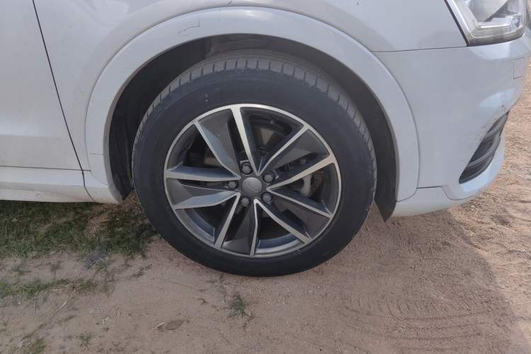 Used Audi Q3 2016 40 TFSI quattro all-wheel-drive sport model
