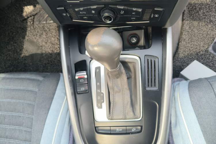 Used Audi Q5 2012 2.0TFSI Trendy Edition Gear Lever