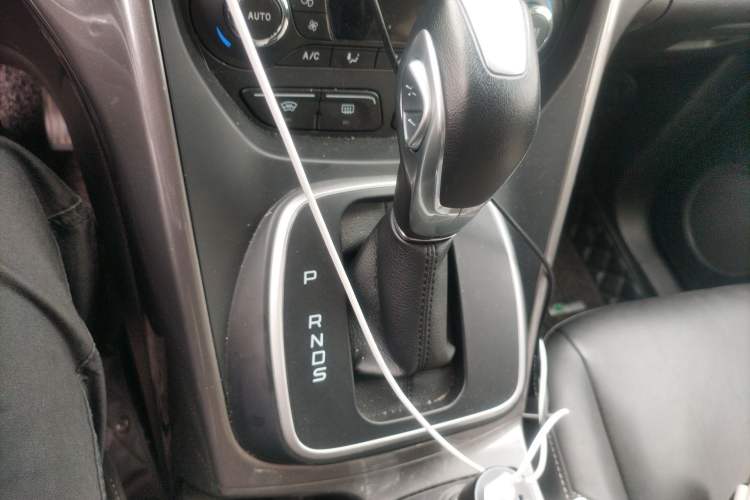 Used Ford Kuga 2015 2.0L GTDi Four-Wheel Drive Prestige Model Gear Lever