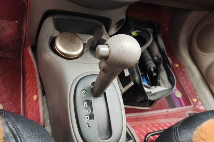Used Nissan Sunny 2011 1.5XE CVT Comfort Edition Gear Lever