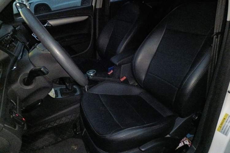 Used Volkswagen Gran Lavida 2013 1.6L Manual Fashion Model
