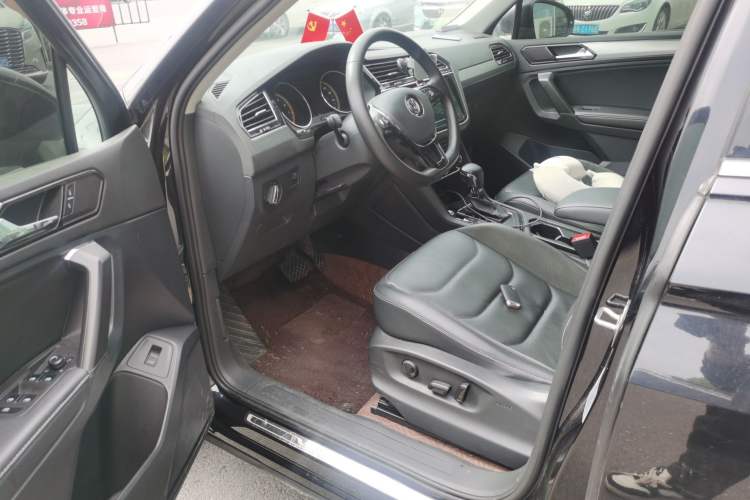 Used Volkswagen Tiguan L 2020 330TSI Automatic Two-Wheel Drive Smart Luxury Edition China VI Standard
