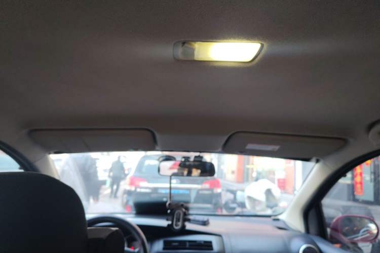 Used Nissan Livina 2010 Jingyue Edition 1.6L Automatic All-in-One Model Headliner