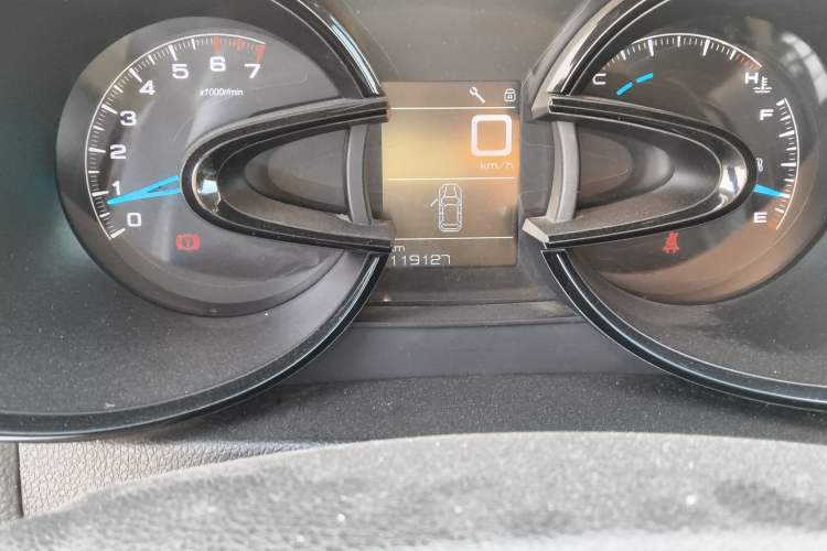 Used Dongfeng Aeolus AX7 2015 2.0L Manual Zhiyi Trim