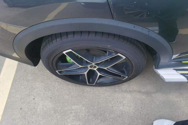 Used Roewe RX5 2021 PLUS 330TGI Automatic National Style Smart Luxury Edition Right Rear Wheel Hub