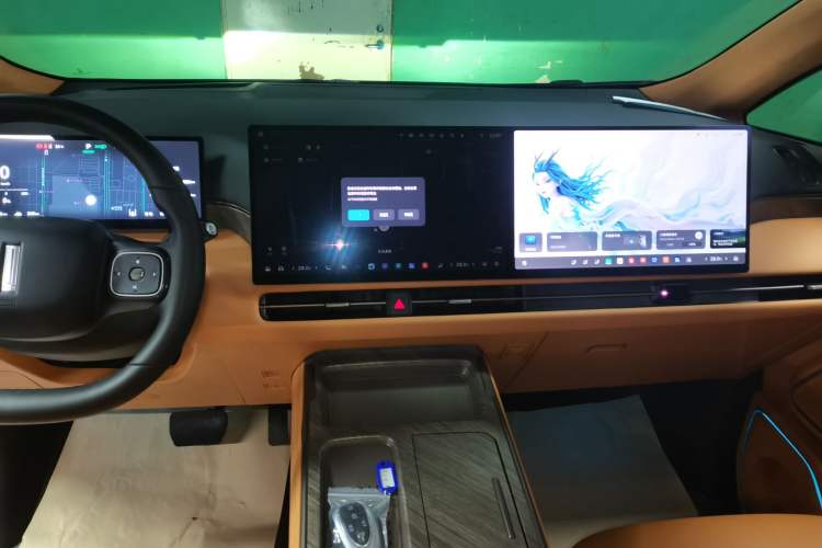 Used Wey Gaoshan 2025 Four-Wheel Drive Alpine 9
