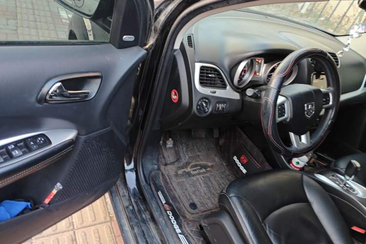 Used Dodge Journey 2013 2.4L Two-Wheel Drive Luxury Version