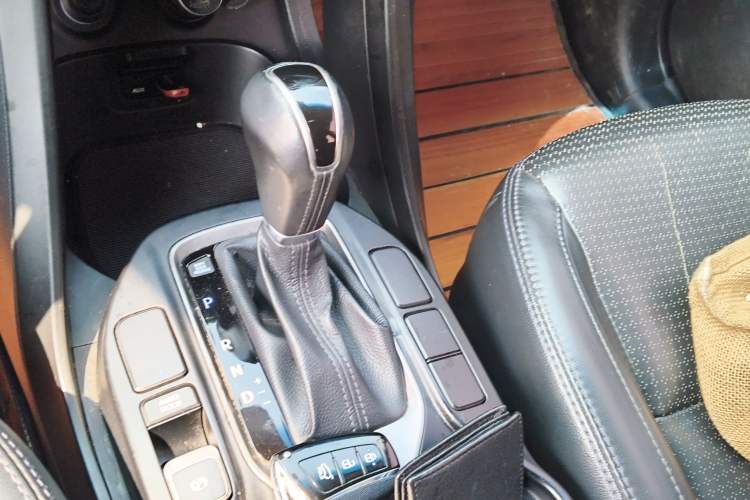 Used Hyundai Santa Fe 2013 2.4L Automatic Two-Wheel Drive Smart Version