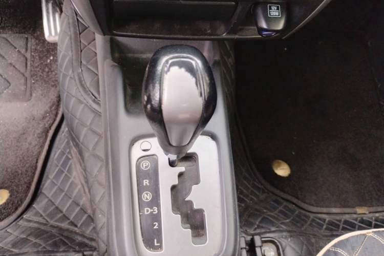 Used Suzuki Jimny 2011 1.3 AT Navigation Edition Gear Lever