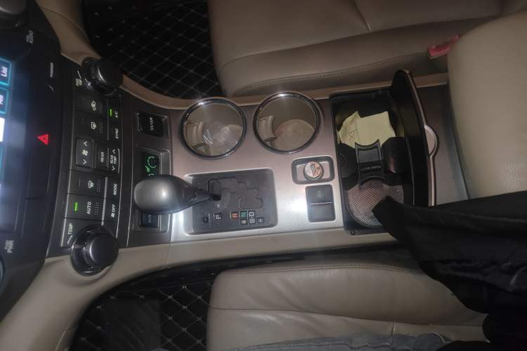 Used Toyota Highlander 2012 2.7L Two-Wheel Drive 7-Seater Luxury Edition
