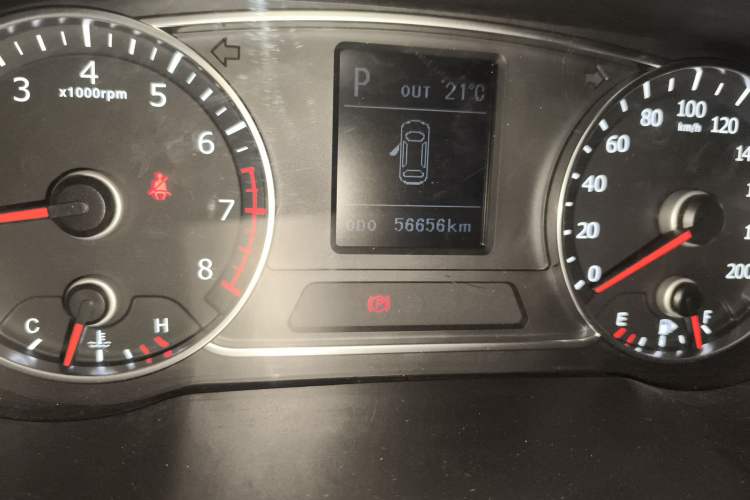 Used Land X7 2015 2.0T Panoramic Flagship Edition Odometer Close Up