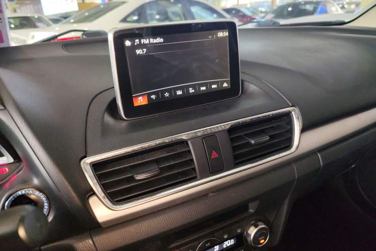 Used Mazda 3 Axela 2014 Sedan 1.5L Automatic Luxury Model