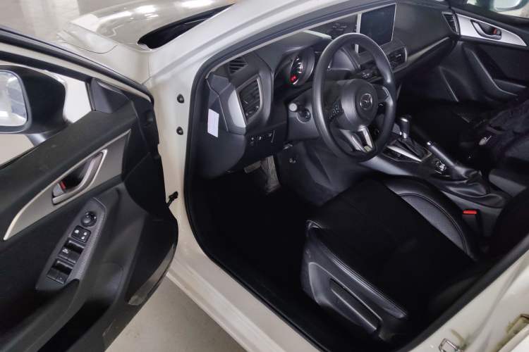 Used Mazda 3 Axela 2017 Hatchback 1.5L Automatic Comfort Model Emission Standard China V