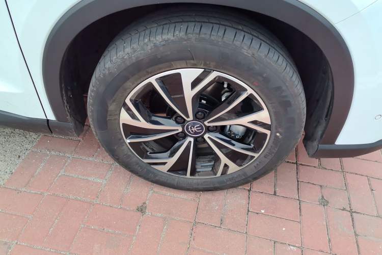 Used BYD Song Pro New Energy 2025 Second-Generation DM-i 75KM Leading Edition Right Front Wheel Hub