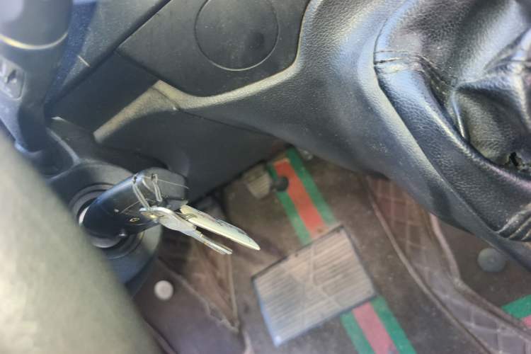 Used JMC Fushun 2022 2.0T Manual Multi-Function Passenger Vehicle Short Wheelbase Mid-Height Roof 6-Seater