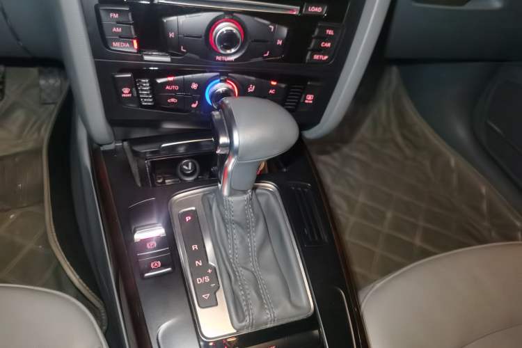 Used Audi A4L 2013 35 TFSI Automatic Comfort Model Gear Lever