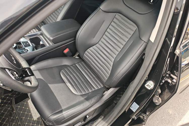 Used Kia Sportage (Chinese Domestic Model) 2023 2.0T Two-Wheel-Drive Prestige Edition
