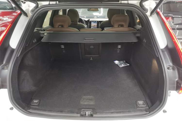 Used Volvo XC60 2025 B5 4x4 Smart Luxury Edition