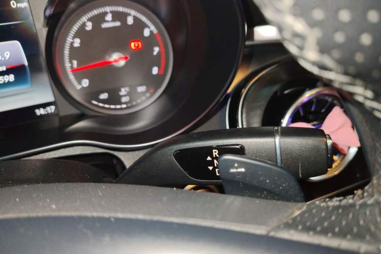 Used Mercedes-Benz C-Class 2018 C 180 L Fashion Edition Sport Version Gear Lever