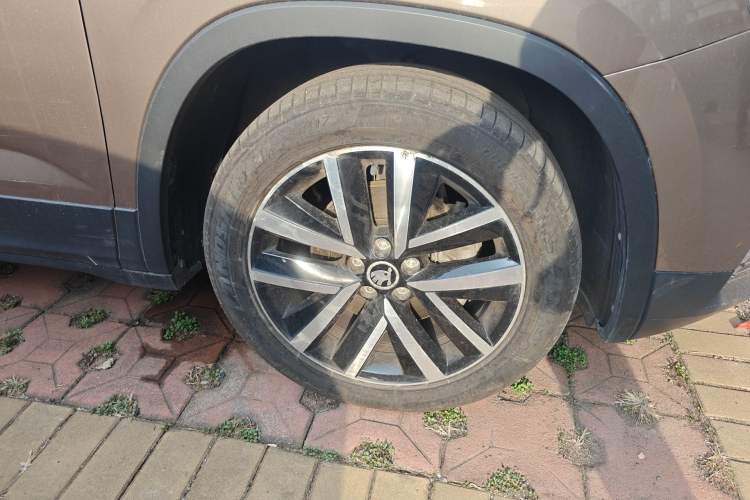 Used Skoda Kamiq 2020 1.5L Automatic Comfort Edition Right Front Wheel Hub