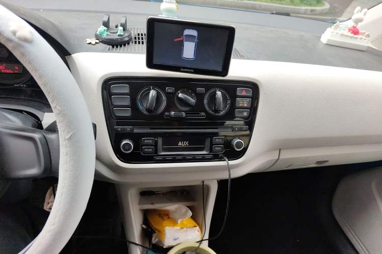 Used Volkswagen up! 2015 1.0L move up! Audio And AC Panel