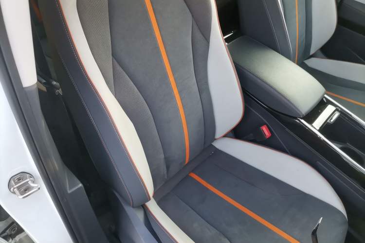 Used Volkswagen ID.6 CROZZ 2021 High-Performance PRIME Edition Right Front Seat