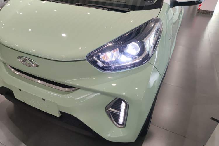 Used Chery Little Ant 2022 Revised Version Sweet Pink Edition Half-Sugar Version Lithium Iron Phosphate 30.7 kWh 30 kW 301 km