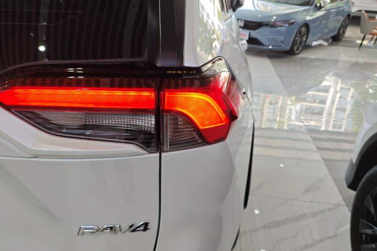 Used Toyota RAV4 2021 2.0L CVT Two-Wheel Drive Fashion PLUS Edition
