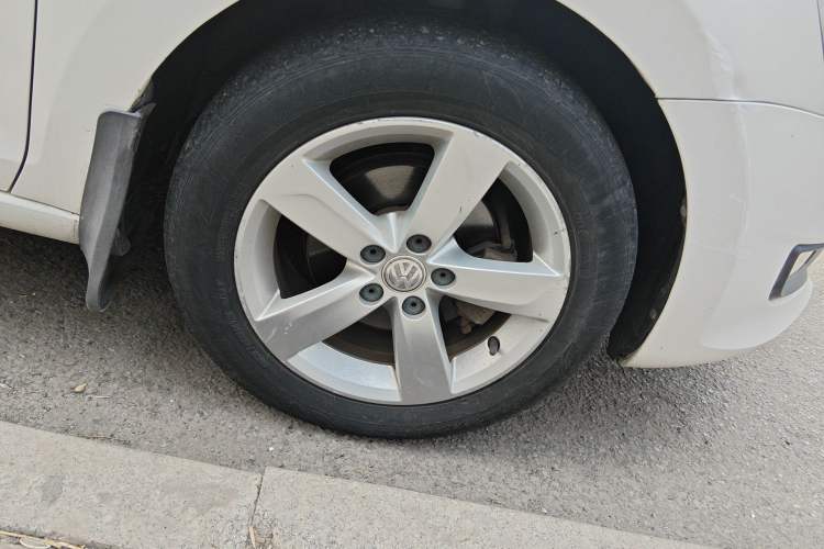 Used Volkswagen Santana 2015 1.6L Manual Comfort Edition
