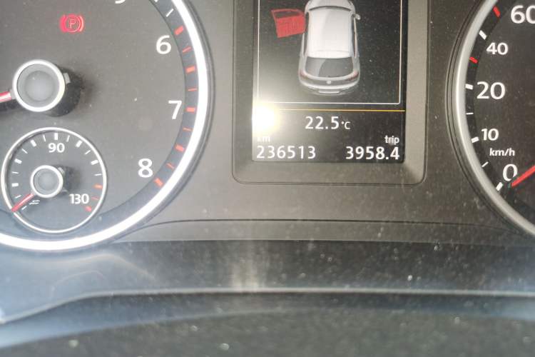 Used Volkswagen Tiguan 2016 300TSI Automatic Two-Wheel Drive Luxury Edition Odometer Close Up