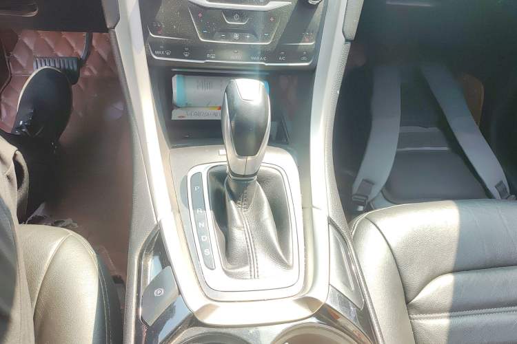 Used Ford Mondeo 2013 2.0L GTDi 200 Luxury Model Gear Lever