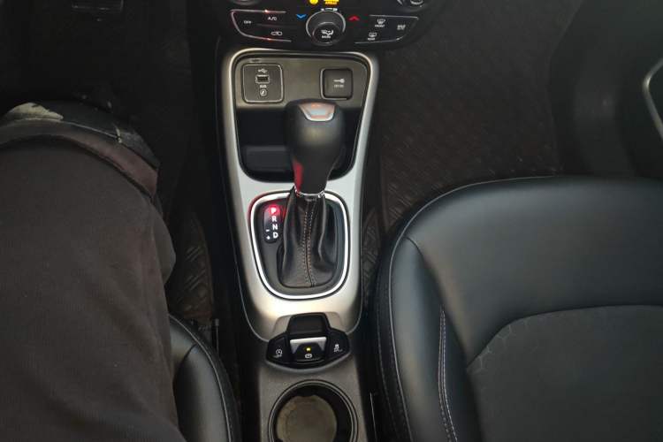 Used Jeep Compass 2017 200T Automatic Enjoyment Version Gear Lever