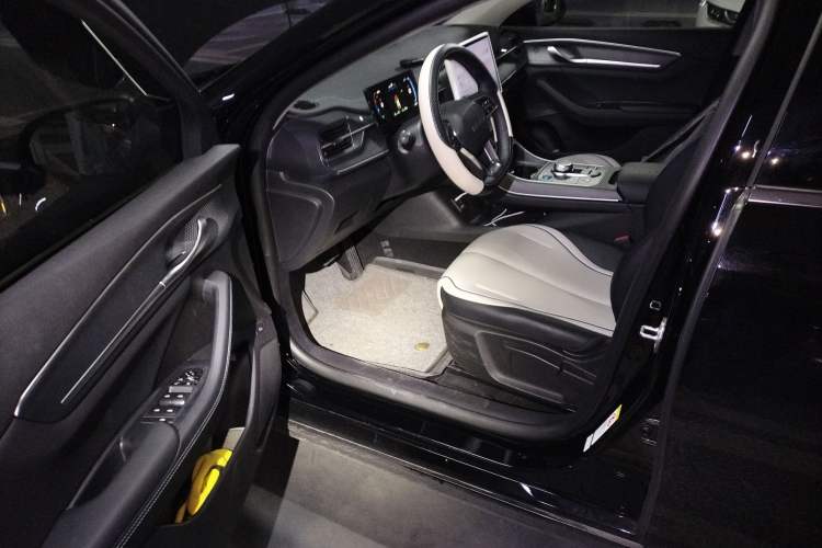 Used BYD Destroyer 05 2024 HONOR Edition DM-i 55KM Luxury Model Driver Seat