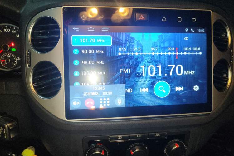 Used Volkswagen Tiguan 2016 300TSI Automatic Two-Wheel Drive Trend Edition Audio And AC Panel