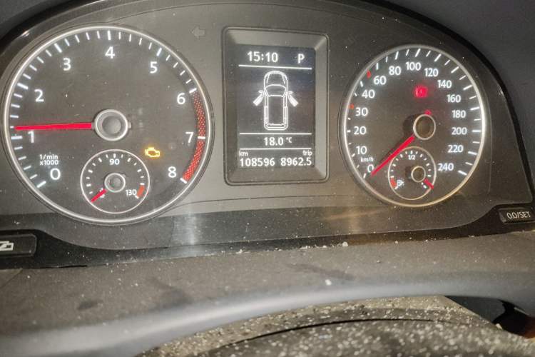 Used Volkswagen Touran 2011 1.4T DSG ZhiZhen Edition 5 Seats Odometer Close Up