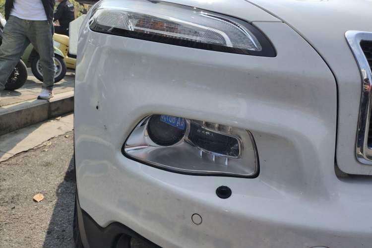 Used Jeep Cherokee 2016 2.4L Superior Edition Right Front Headlight