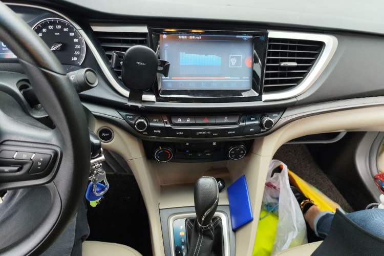 Used Buick GT 2016 15N Automatic Elite Edition Audio And AC Panel