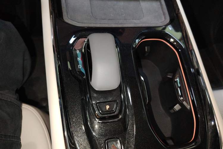 Used Zeekr 009 2024 7-Seater Walk-Through Version Four-Wheel Drive 108 kWh Gear Lever