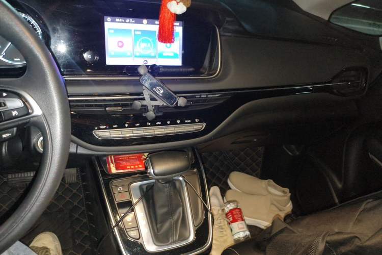 Used GAC Trumpchi M6 2021 270T DCT Luxury Edition (7 Seats)
