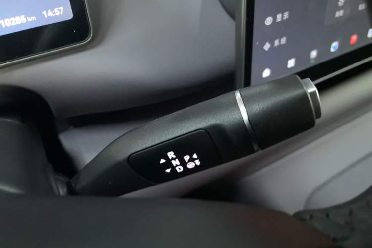 Used Leapmotor C16 2024 Range-Extended 200 Luxury Edition Gear Lever