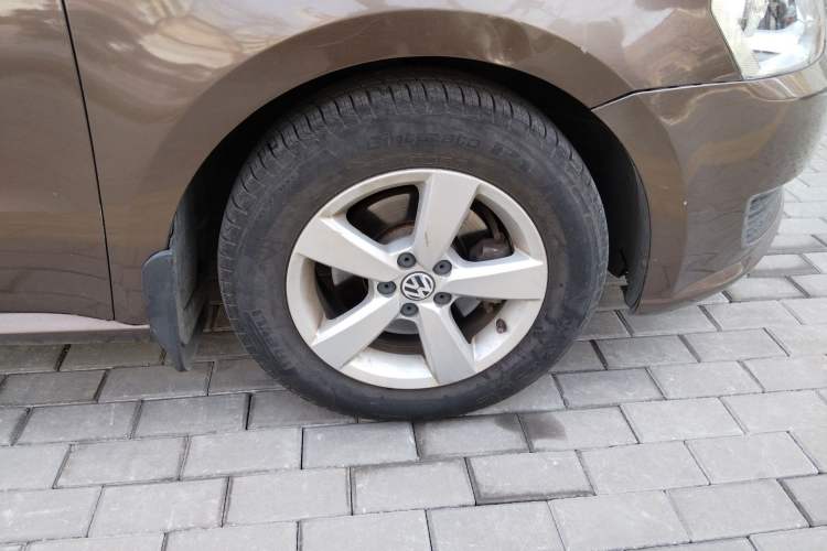 Used Volkswagen Gran Lavida 2013 1.6L Automatic Fashion Model Right Front Wheel Hub