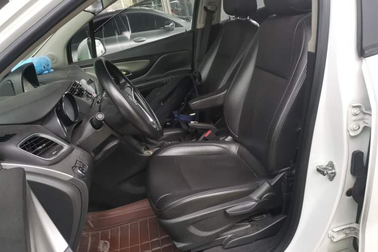 Used Buick Encore 2015 1.4T Automatic Two-Wheel Drive Urban Elite Version
