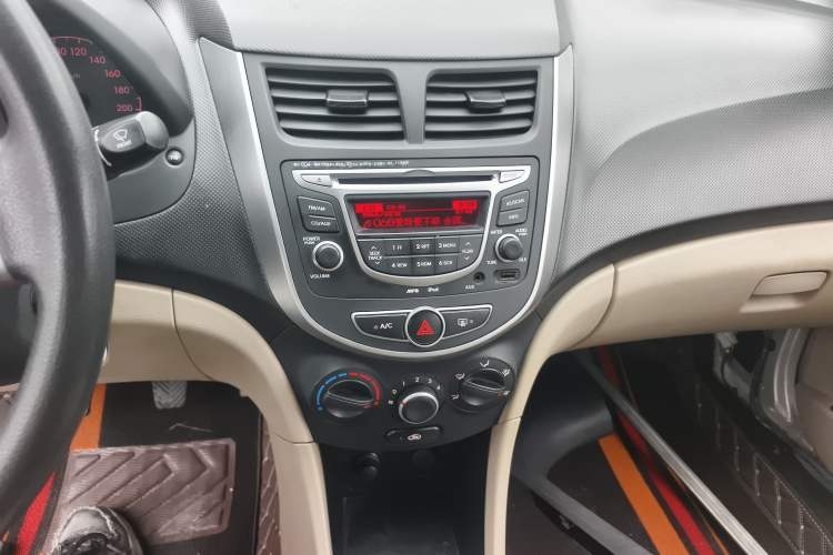 Used Hyundai Verna (older generation) 2014 1.4L Manual Smart GLS Trim