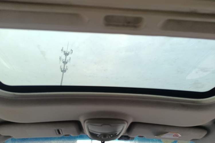 Used Roewe W5 2014 1.8T 2WD Automatic Tharu Special Edition