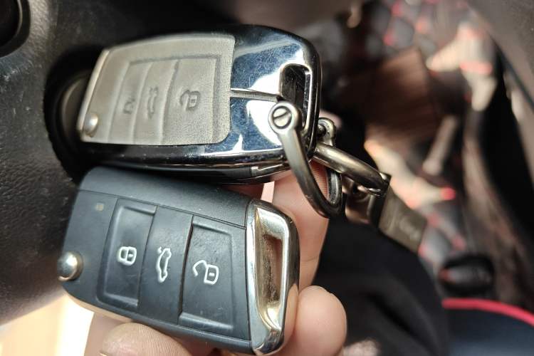 Used Volkswagen Golf 2017 1.6L Automatic Comfort Million-Vehicle Anniversary Edition
