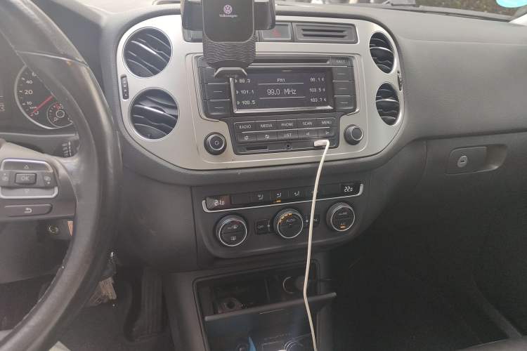 Used Volkswagen Tiguan 2015 1.8TSI Automatic Two-Wheel Drive Comfort Edition Audio And AC Panel