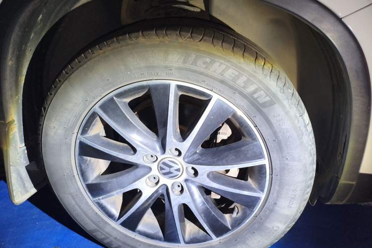 Used Volkswagen Tiguan 2015 1.8TSI Automatic All-Wheel-Drive Luxury Model
