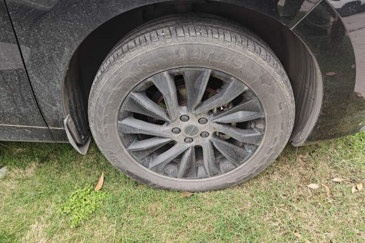 Used FORTHING T5 EVO 2021 1.5TD DCT Diamond Edition Right Front Wheel Hub