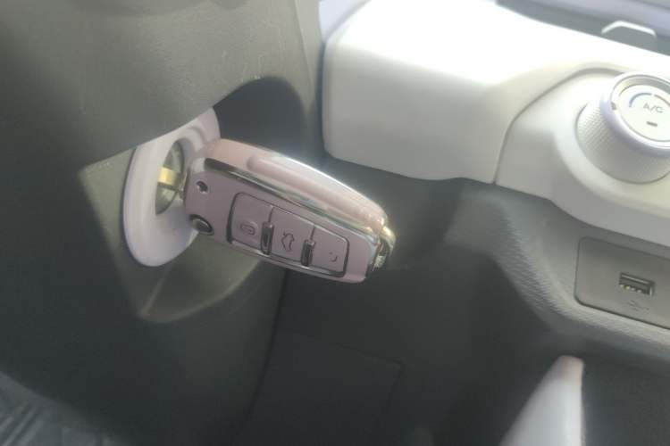 Used Chery QQ Ice Cream 2022 170km Sundae Phosphate Lithium-Ion