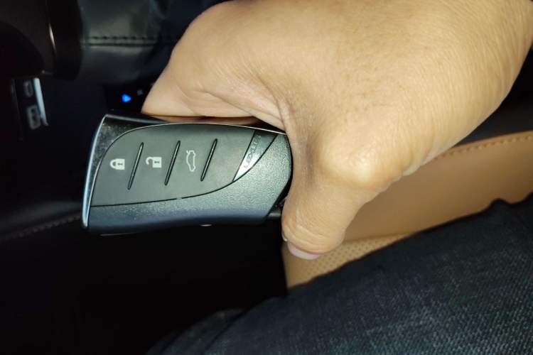 Used Lexus ES 2022 200 Excellence Edition Vehicle Key